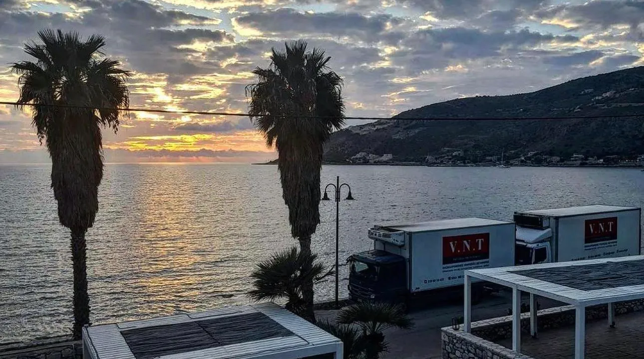 Φορτηγό VNT ΜΕΤΑΦΟΡΙΚΗ στη Μάνη